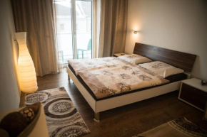 Отель Kronlachner's Apartment  Хаг-На-Хаусруке